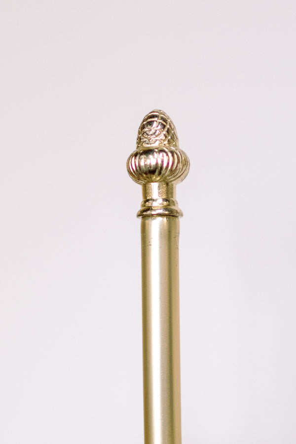 Art Easel with Finial