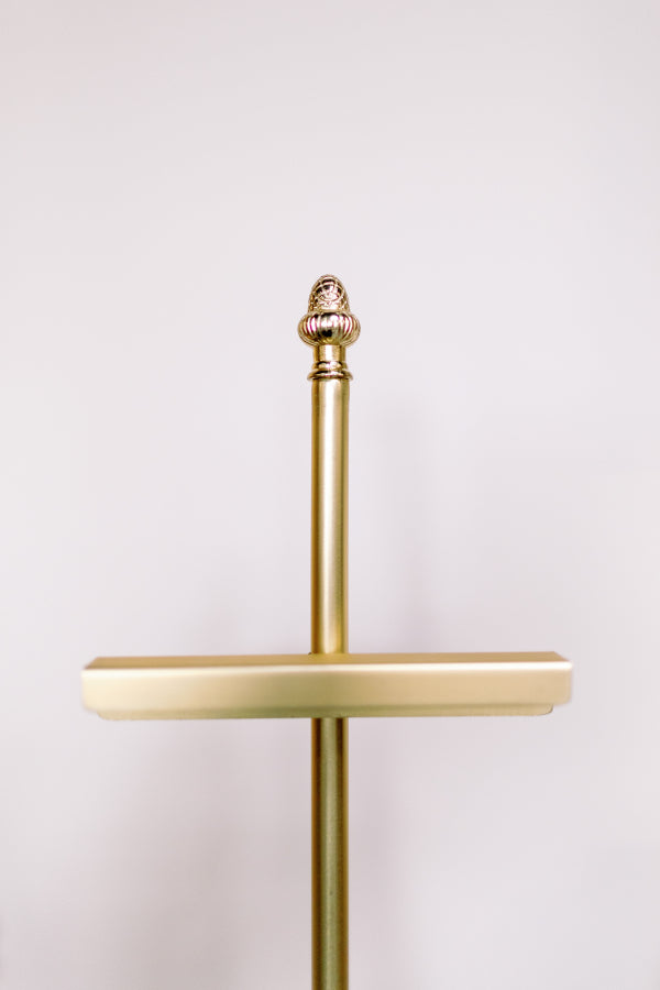 Art Easel with Finial