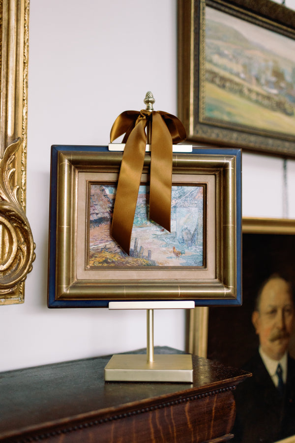 Art Easel with Finial
