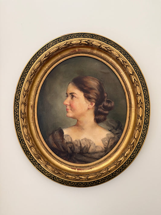 The Colonial Lady