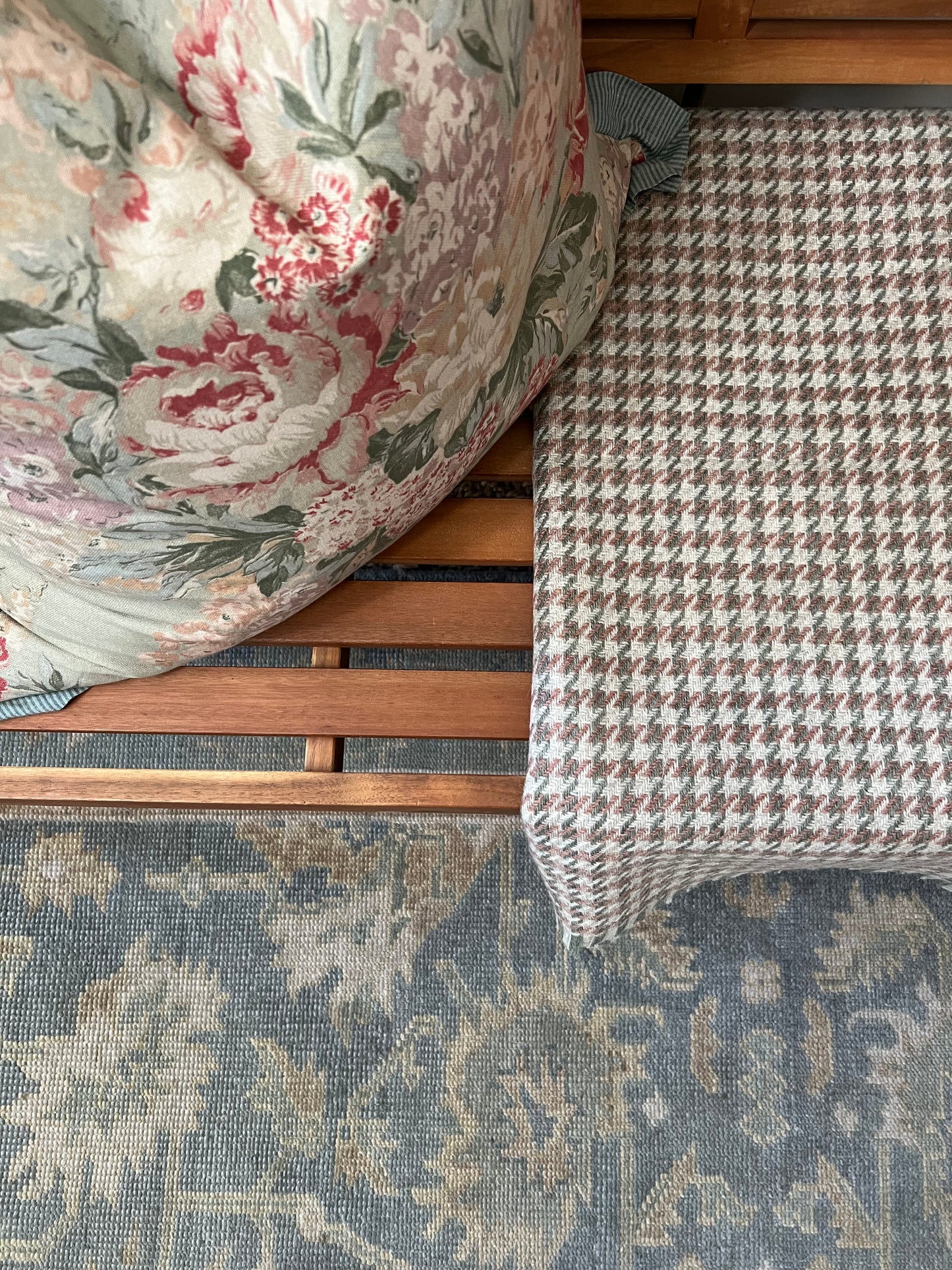 Houndstooth Meadow Wool Throw