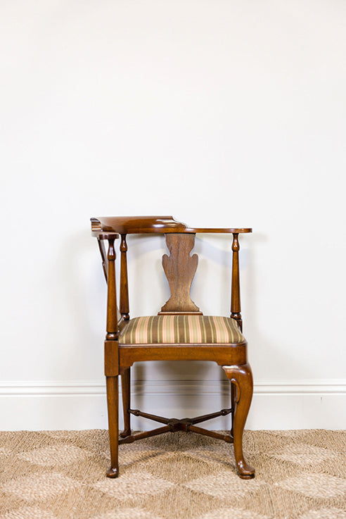 Sword Corner Chair