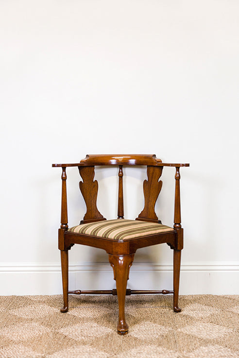 Sword Corner Chair