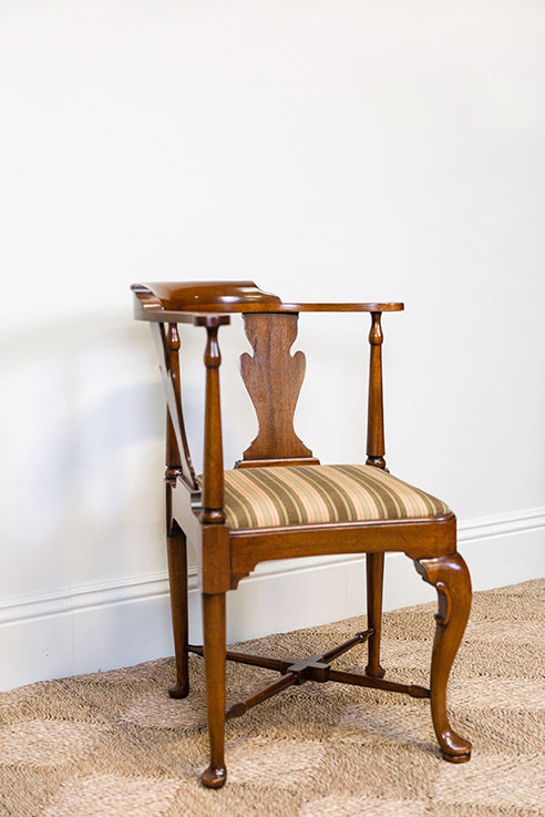 Sword Corner Chair