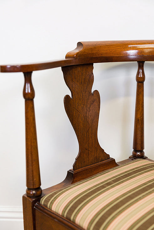 Sword Corner Chair