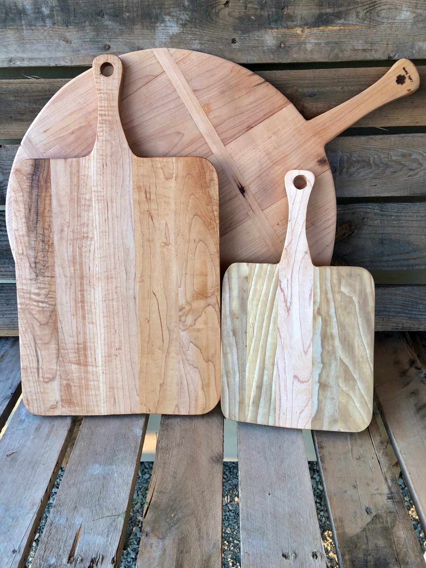 Best Charcuterie Board - Vintage Style Round Maple French Breadboard