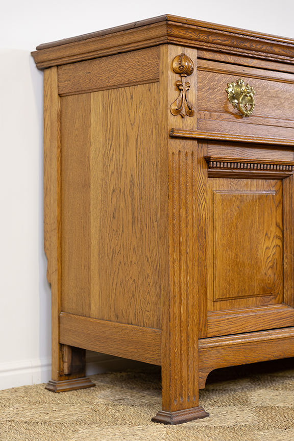 Shaplund & Petter Oak Buffet